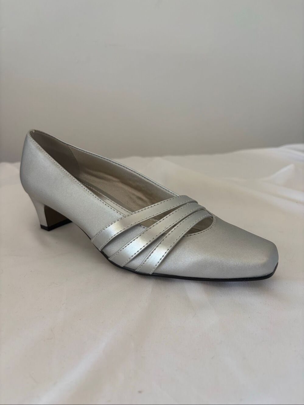 Easy Street Aline 5 Silver Satin Entice Low Square Toe Kitten Heel Women's 6WW